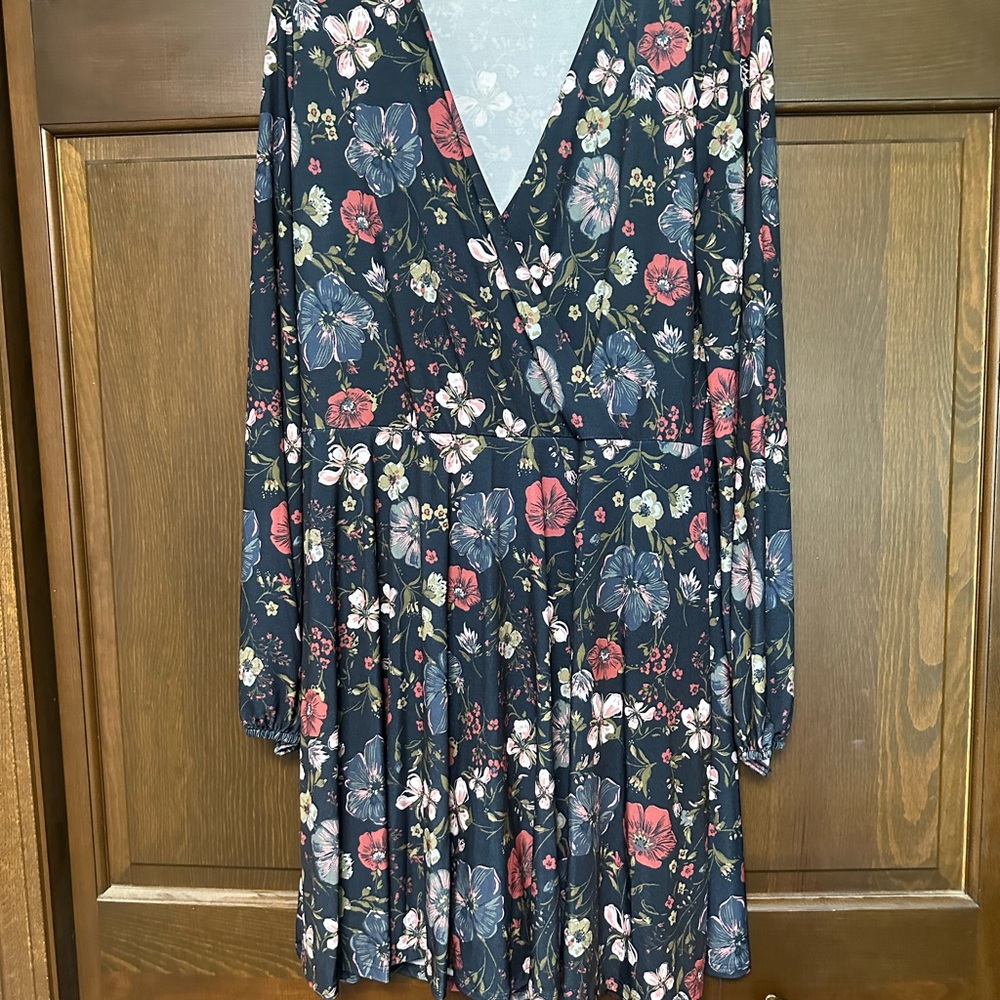 White Birch Navy Floral Long Sleeve Dress